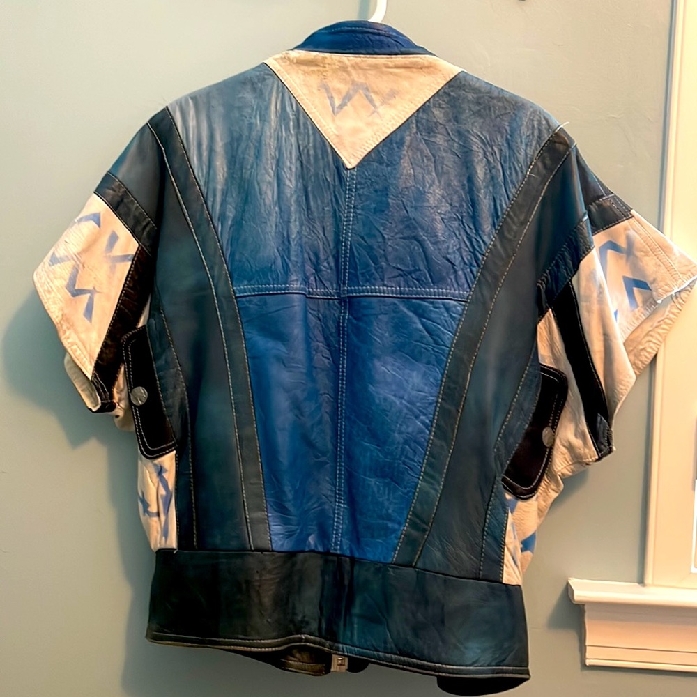 Unique/Stylish/Rare Leather Vest - Picture 2 of 13